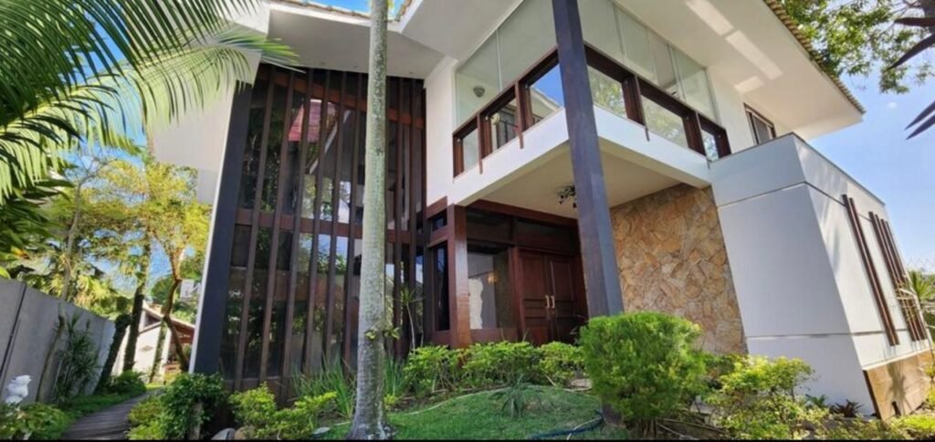 Casa de Luxo à Venda no Novo Leblon com 4 Suítes, Piscina e 800 m² — foto 11 em Rio de Janeiro