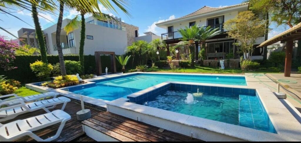Casa de Luxo à Venda no Novo Leblon com 4 Suítes, Piscina e 800 m² — foto 2 em Rio de Janeiro