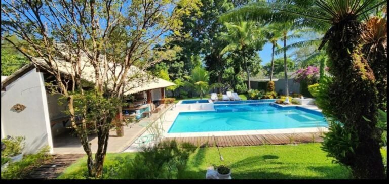 Casa de Luxo à Venda no Novo Leblon com 4 Suítes, Piscina e 800 m² em Rio de Janeiro