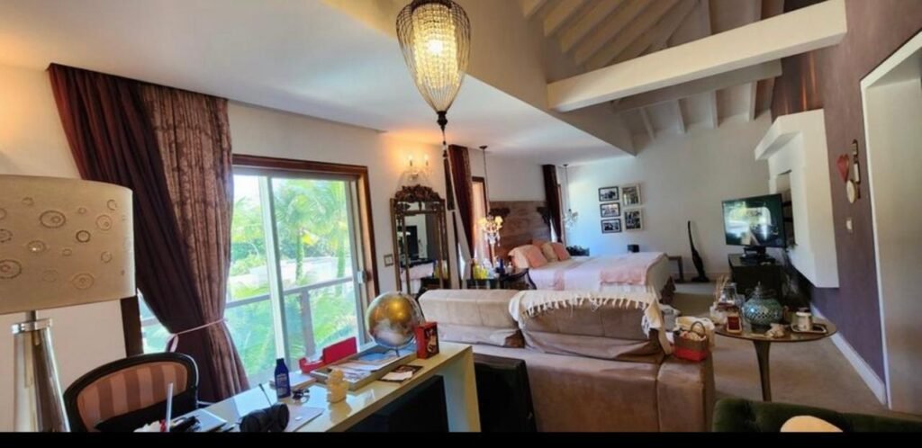 Casa de Luxo à Venda no Novo Leblon com 4 Suítes, Piscina e 800 m² — foto 6 em Rio de Janeiro